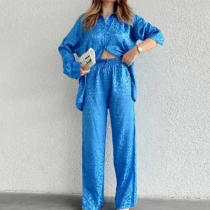 Ensemble de loungewear 2 pièces - coordonné en satin bleu élégant pour femmes